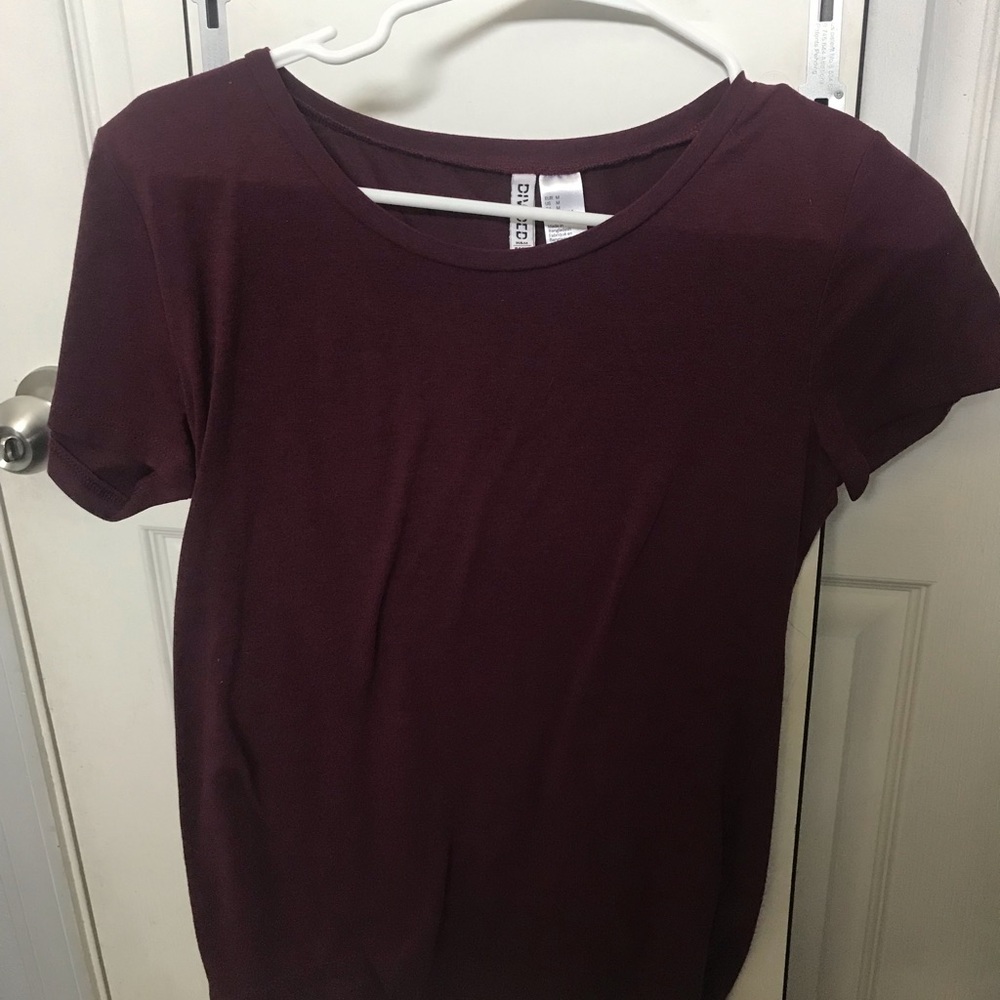 H&M burgundy t-shirt